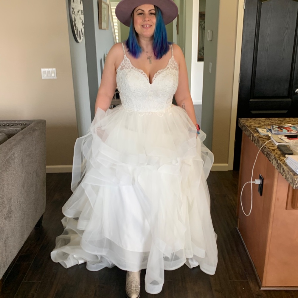 Wedding Dress - Picture 3 of 5